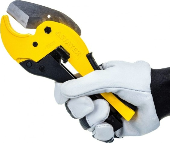 Труборез ручной STAYER Profi для металлопластиковых труб, для работы одной руко [23375-42]