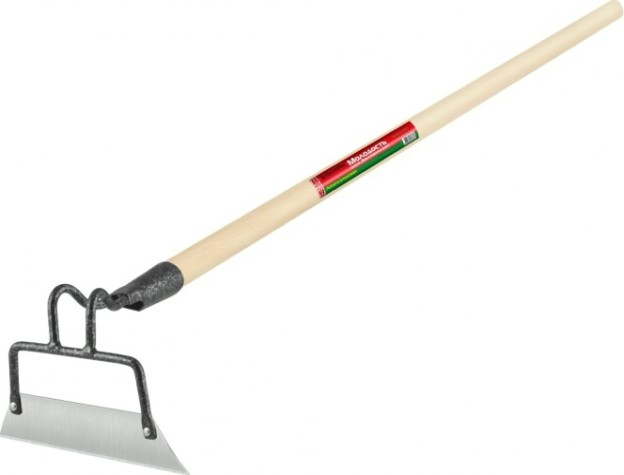 Тяпка ЦЕНТРОИНСТРУМЕНТ БЛЦ "МОЛОДОСТЬ МОЯ" 1345-Ч с деревянным черенком [1345-Ч]