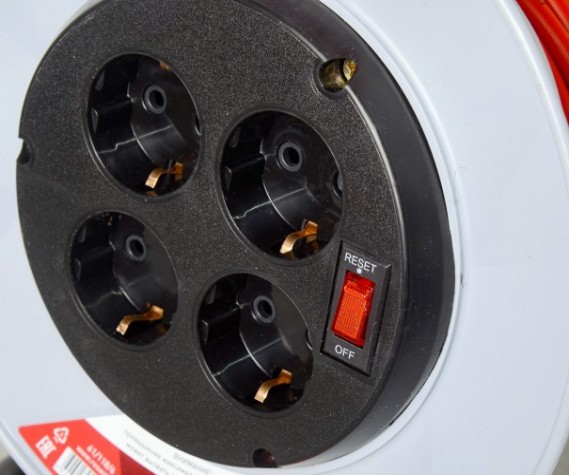 Удлинитель на катушке Ресанта СУ-3х1,5-30/2 силовой (с выкл., 4 розетки) [61/118/6]