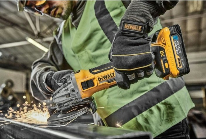 Угловая шлифмашина аккумуляторная DeWALT DCG 405 H2T бесщеточная