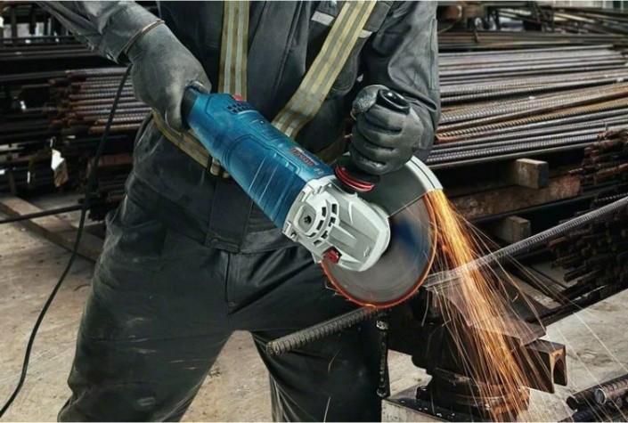 Угловая шлифмашина сетевая BOSCH GWS 24-230 [06018C3000]