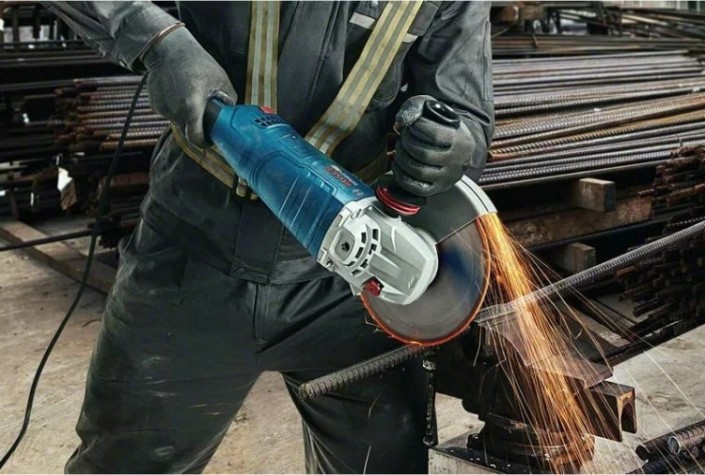 Угловая шлифмашина сетевая BOSCH GWS 24-230 P [06018C3100]