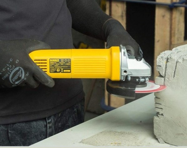 Угловая шлифмашина сетевая DeWALT DWE 4113 [DWE4113-KS]