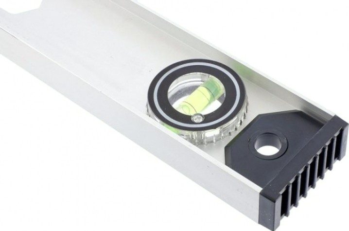 Уровень строительный MATRIX 800 мм алюминиевый "рельс", 3 глазка (1 поворотны [34026]