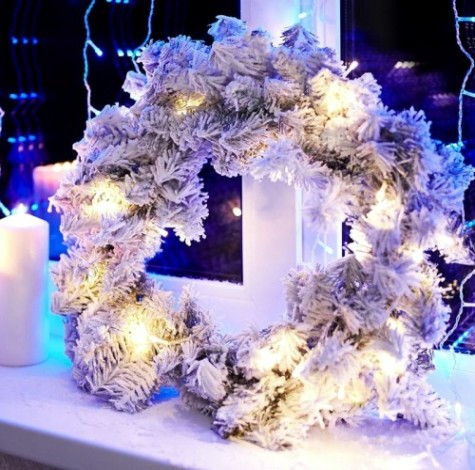 Венок еловый Neon-Night заснеженный d45 см, ПВХ [307-147]