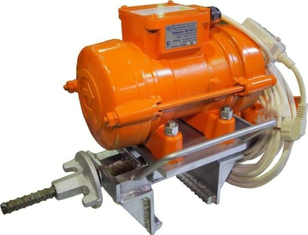 Вибратор общего назначения КРАСНЫЙ МАЯК ИВ-448-03 220В, для опалубки [ИВ-448.00.000-03]