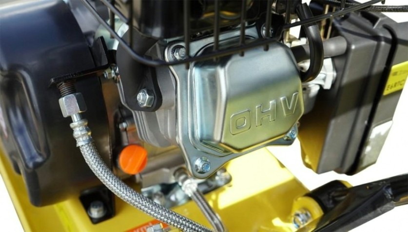 Виброплита Sturm PC8805DK бензиновая