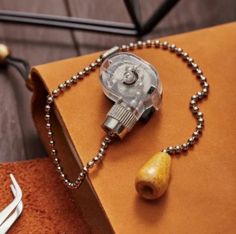 Выключатель для настенного светильника REXANT 06-0244-A c деревянным наконечником Silver Выключатель для настенного светильника REXANT 06-0244-A c деревянным наконечником Silver