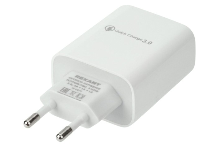 Зарядное устройство REXANT 16-0277 сетевое для iPhone/iPad 3xUSB, 5v, 3A/1A/1A, белое Зарядное устройство REXANT 16-0277 сетевое для iPhone/iPad 3xUSB, 5v, 3A/1A/1A, белое